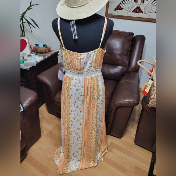 Spring Time Maxi Dress - Picture 5 of 5